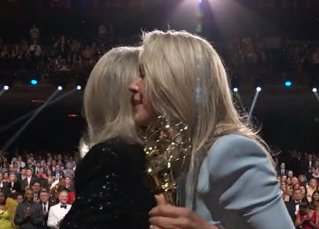 Deidre Hall and Deborah Norville hug each other

This is what respect and honor looks like

Icons of Daytime TV

#DaytimeEmmys #Days