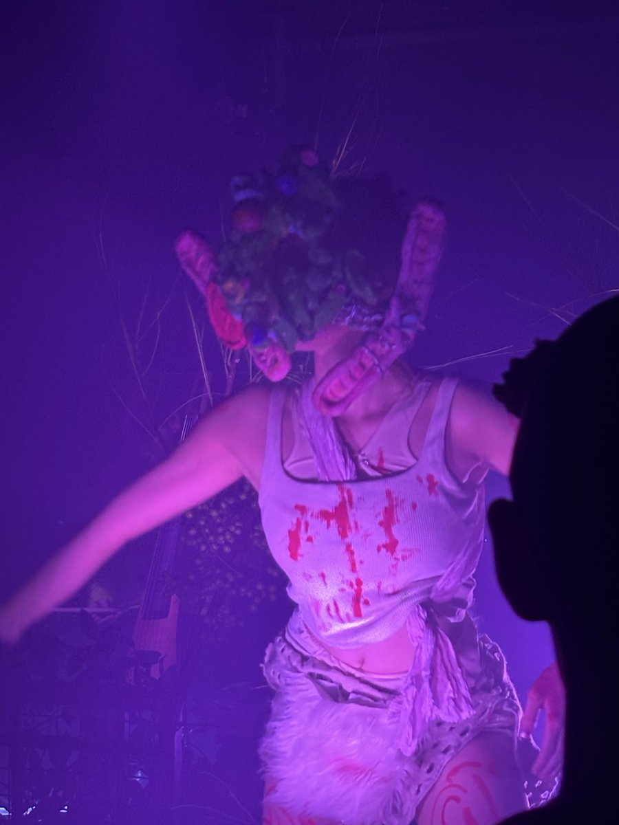 雑誌Digger ぶつばん a.k.a ぶつよくバンバータ (@butsu_bam) on Twitter photo 昨日はNTsKi( <a href="/NTsKiiii/">NTsKi</a> )のライブ行ってきた
ライブは超良くて独特の世界観がさらにアップデートしてて謎のダンサーが踊ってるのがかなり良かった
残業で遅れたので仕事の段取りするやつを軽く詰めた 昨日はNTsKi( <a href="/NTsKiiii/">NTsKi</a> )のライブ行ってきた
ライブは超良くて独特の世界観がさらにアップデートしてて謎のダンサーが踊ってるのがかなり良かった
残業で遅れたので仕事の段取りするやつを軽く詰めた