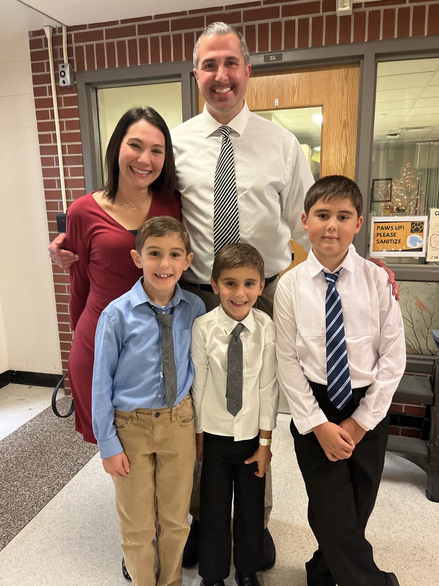 HFLManor's tweet image. Still partying in style at Manor! Happy 2025- 2026 Manor Family Dance!! #WeAreHFL