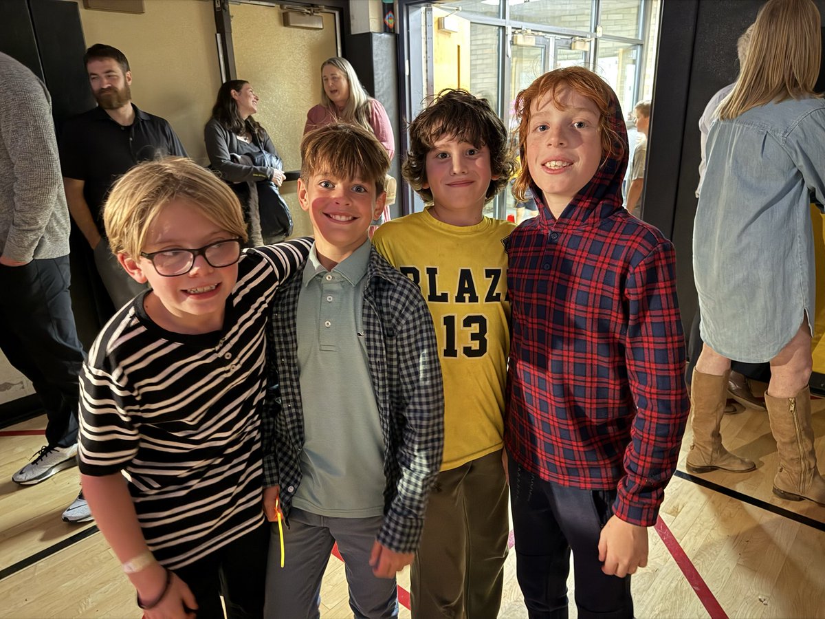 HFLManor's tweet image. Still partying in style at Manor! Happy 2025- 2026 Manor Family Dance!! #WeAreHFL