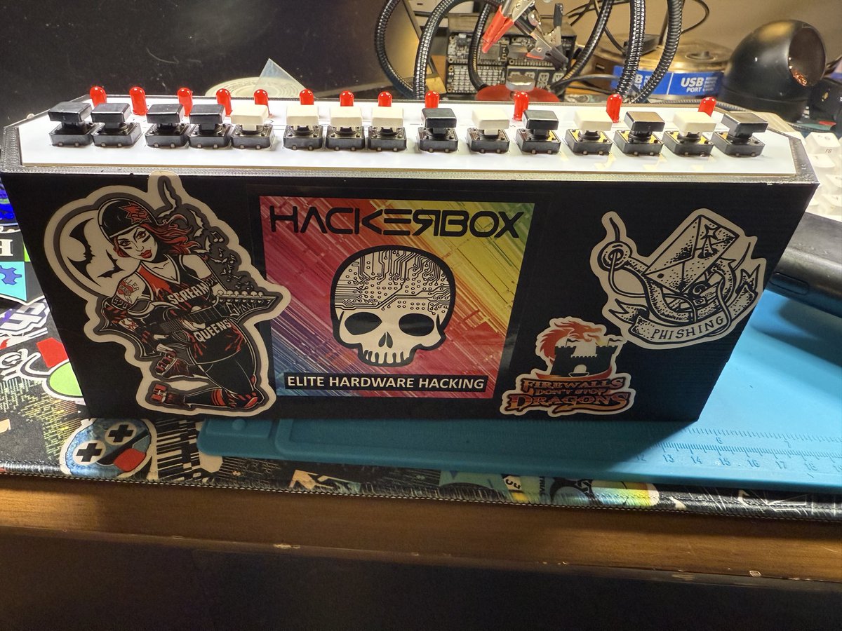 dakacki's tweet image. Probably my favorite @HackerBoxes so far. Bonus 3d printed case assaulted with stickering. 

hackerboxes.com/products/hacke…