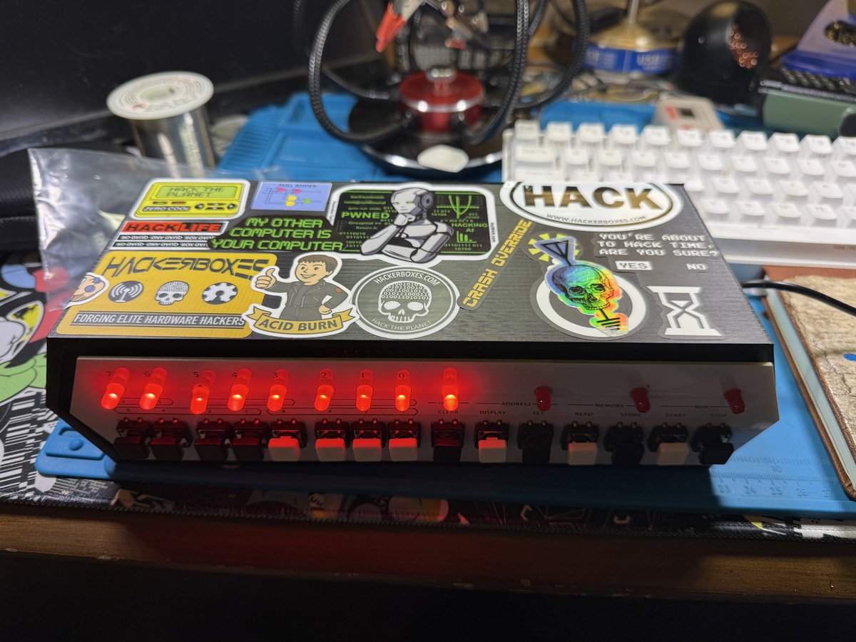 dakacki's tweet image. Probably my favorite @HackerBoxes so far. Bonus 3d printed case assaulted with stickering. 

hackerboxes.com/products/hacke…
