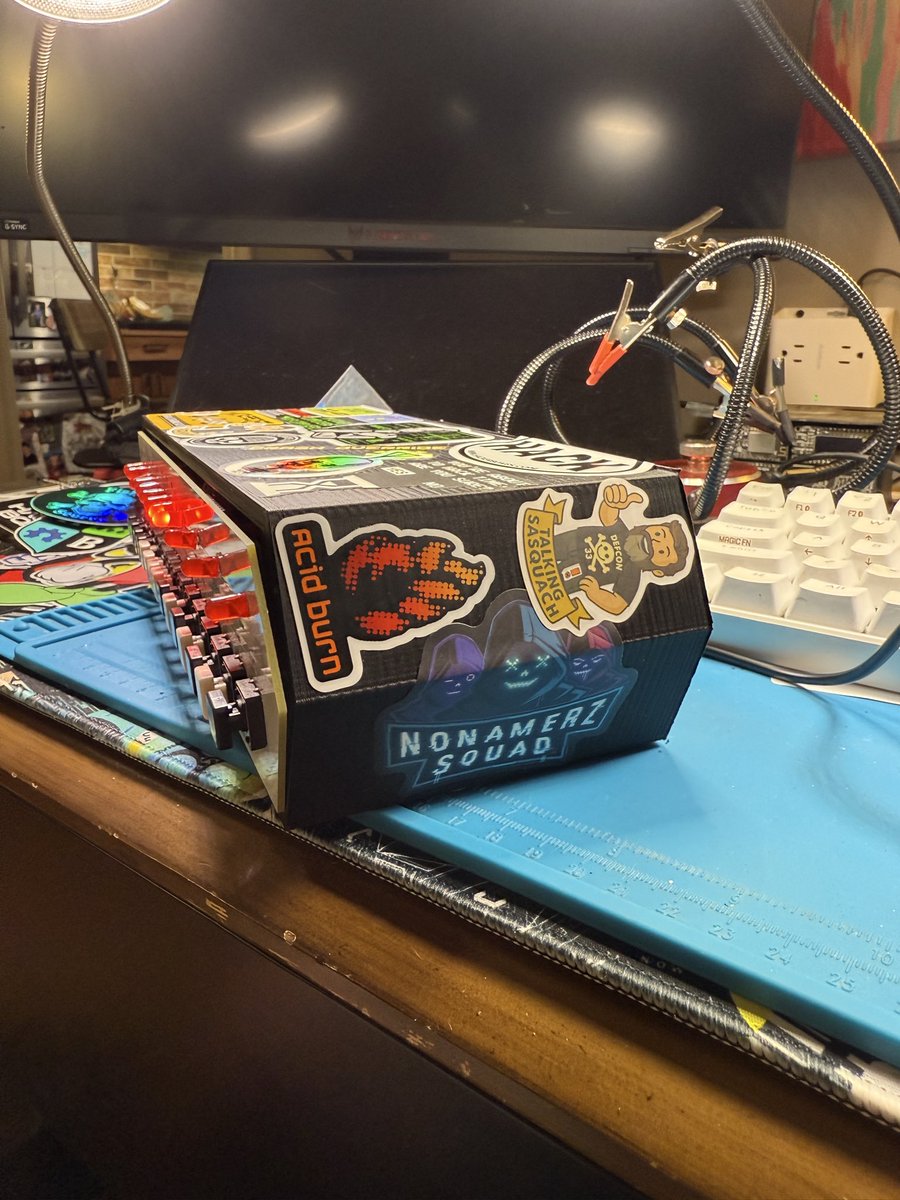 dakacki's tweet image. Probably my favorite @HackerBoxes so far. Bonus 3d printed case assaulted with stickering. 

hackerboxes.com/products/hacke…