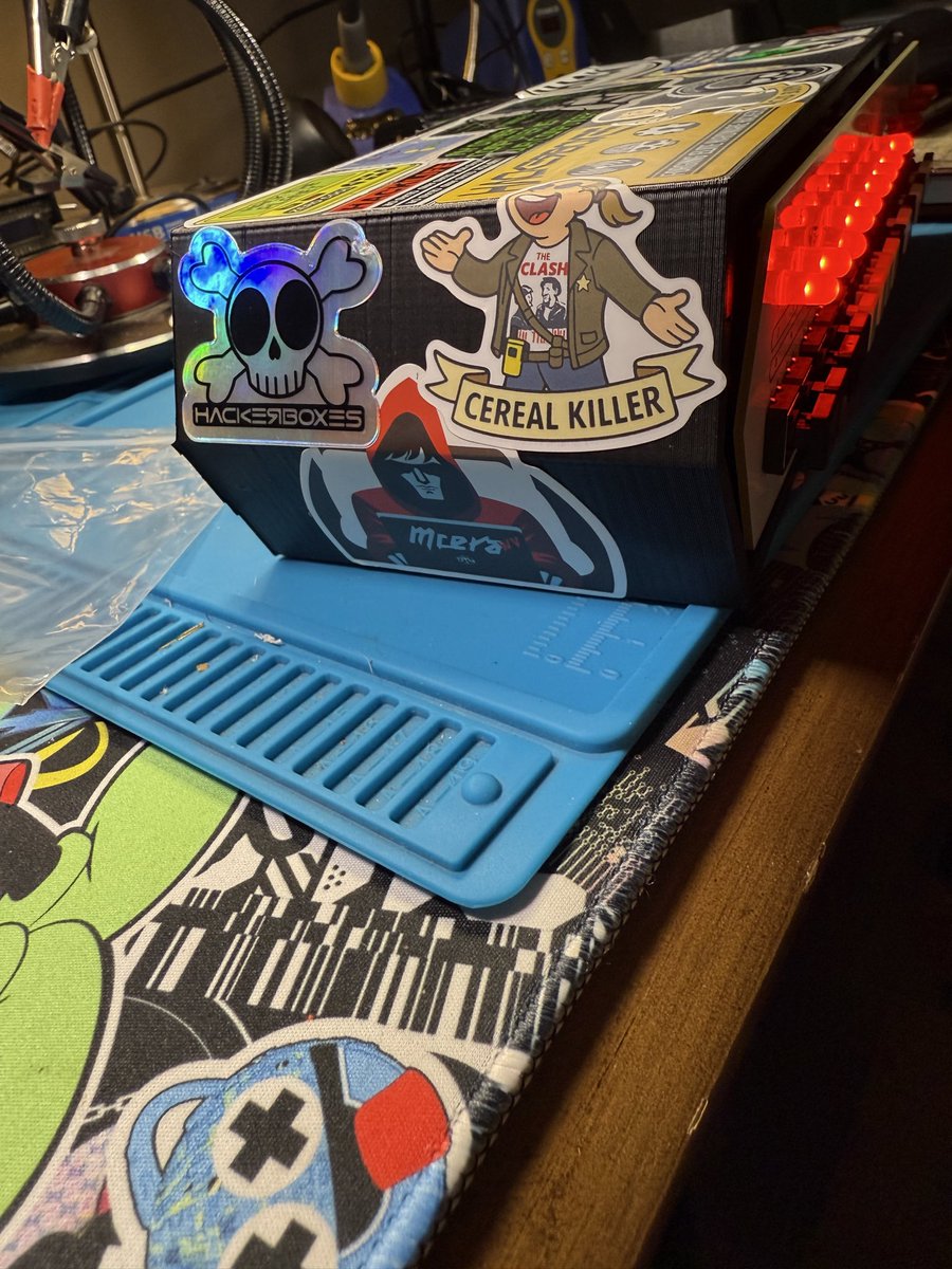 dakacki's tweet image. Probably my favorite @HackerBoxes so far. Bonus 3d printed case assaulted with stickering. 

hackerboxes.com/products/hacke…