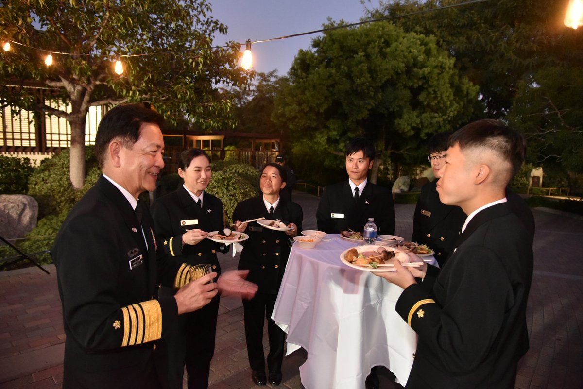 🇺🇸に出張中の齋藤海上幕僚長は、#サンディエゴ 寄港中の #海上自衛隊