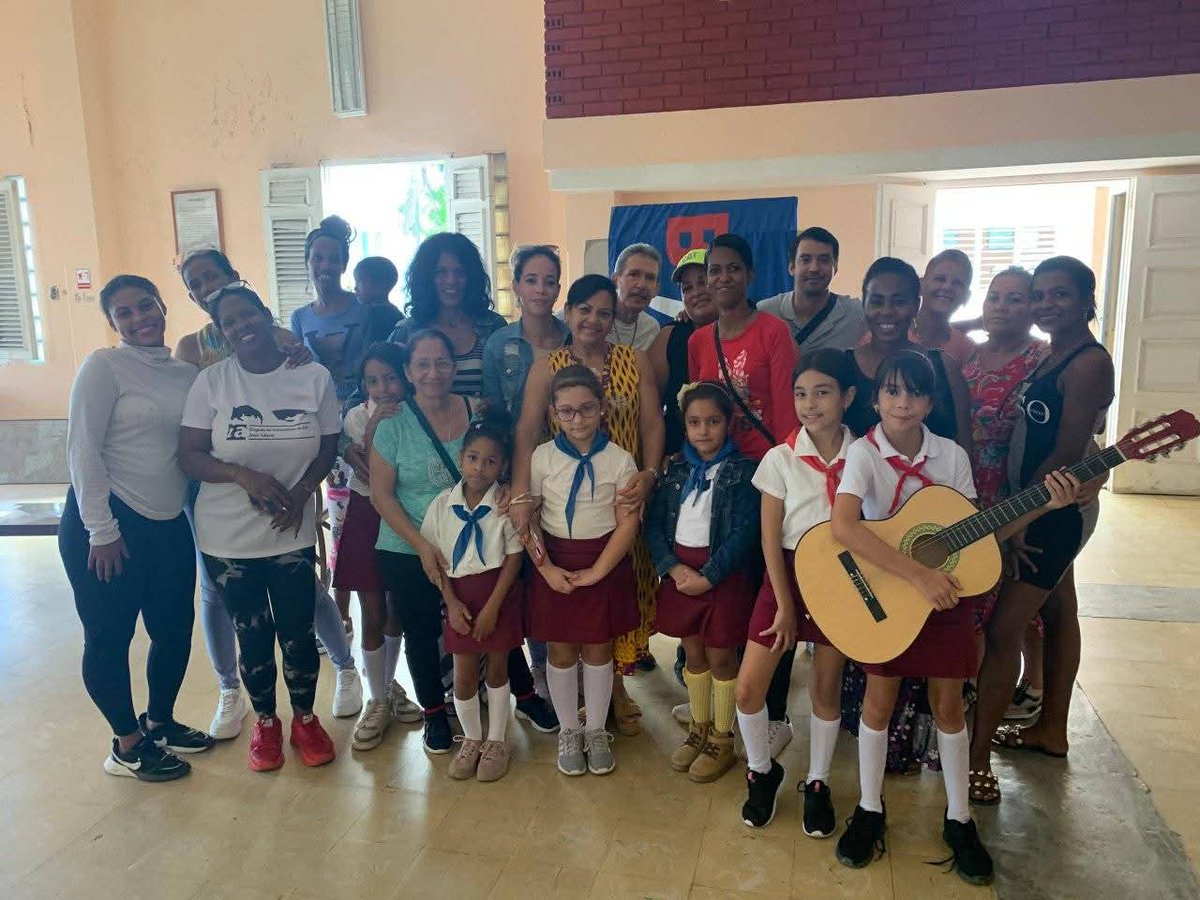 yani12631's tweet photo. Se realiza en el municipio #Guane acto municipal por el 21 aniversario de la creación de la brigada de instructores de arte José Martí por el comandante Fidel Castro .
#bjmpresente #CubaEsCultura
#CubaMined #PinardelRío https://t.co/D2biStcUwV
