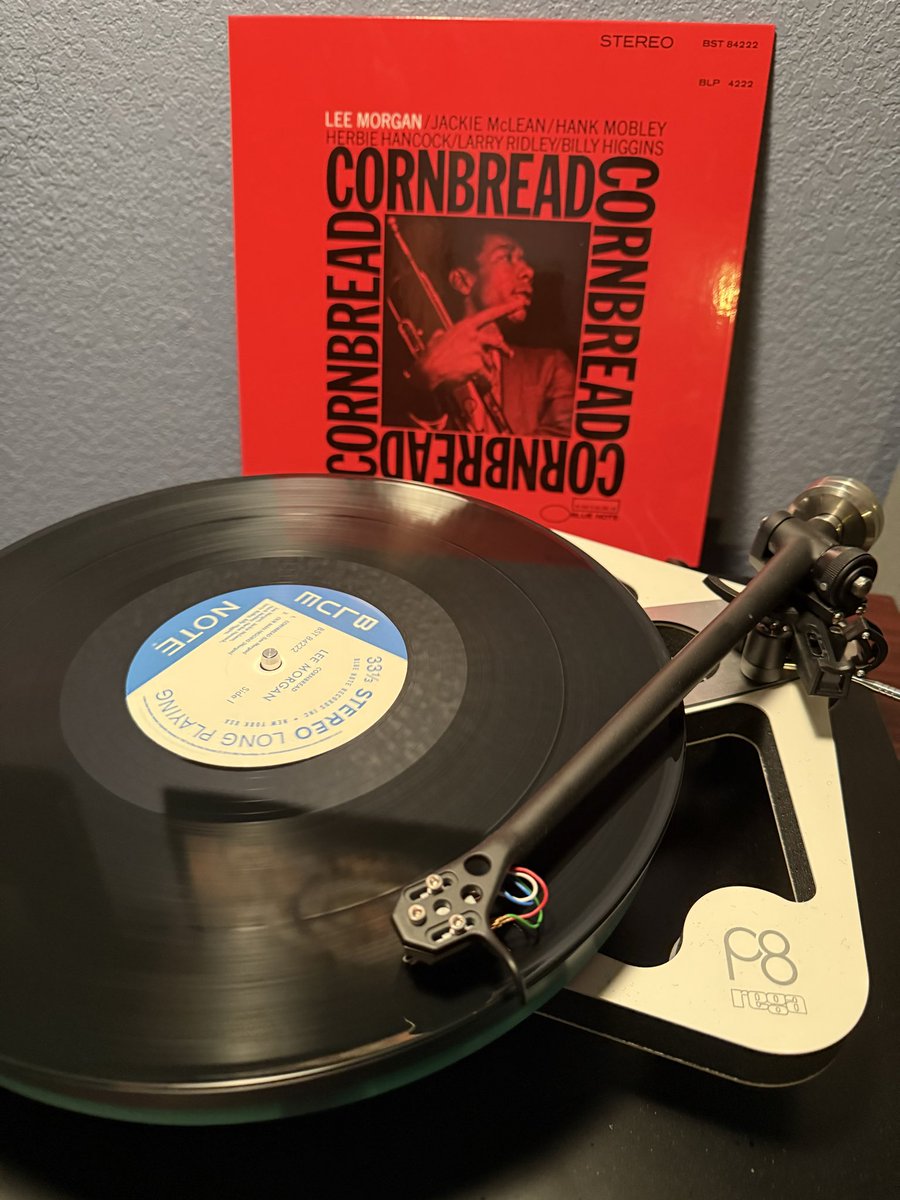 Shackled2R's tweet image. #NowPlaying
Lee Morgan – Cornbread (Blue Note, 1965)

🔥 Absolute barn burner. The title track swings hard, and “Ceora” is pure beauty — one of the most soulful moments ever captured on tape.

#LeeMorgan #BlueNote #TonePoet #JazzVinyl #HiFi