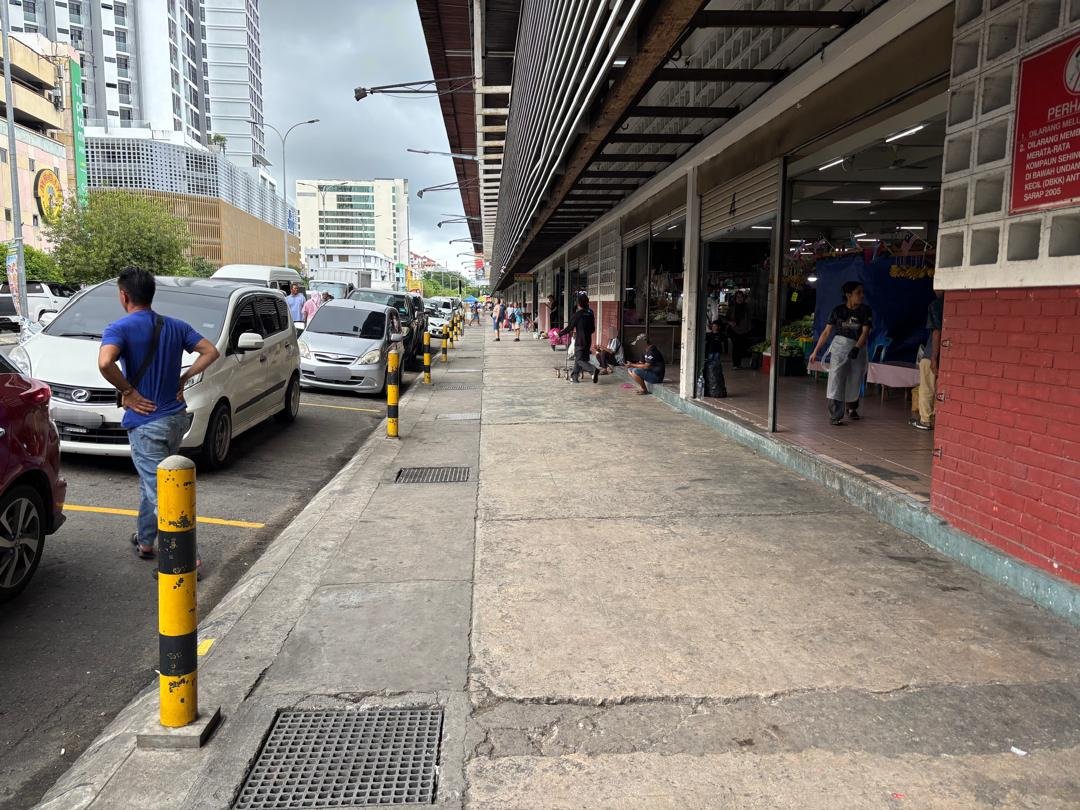 bettersidewalk1's tweet image. Why there are no bikes or cars parked on this walk path?

Either DBKK has done a good job or Sabahan are good people, or both. We need this in our cities.

📍Pasar Besar Kota Kinabalu