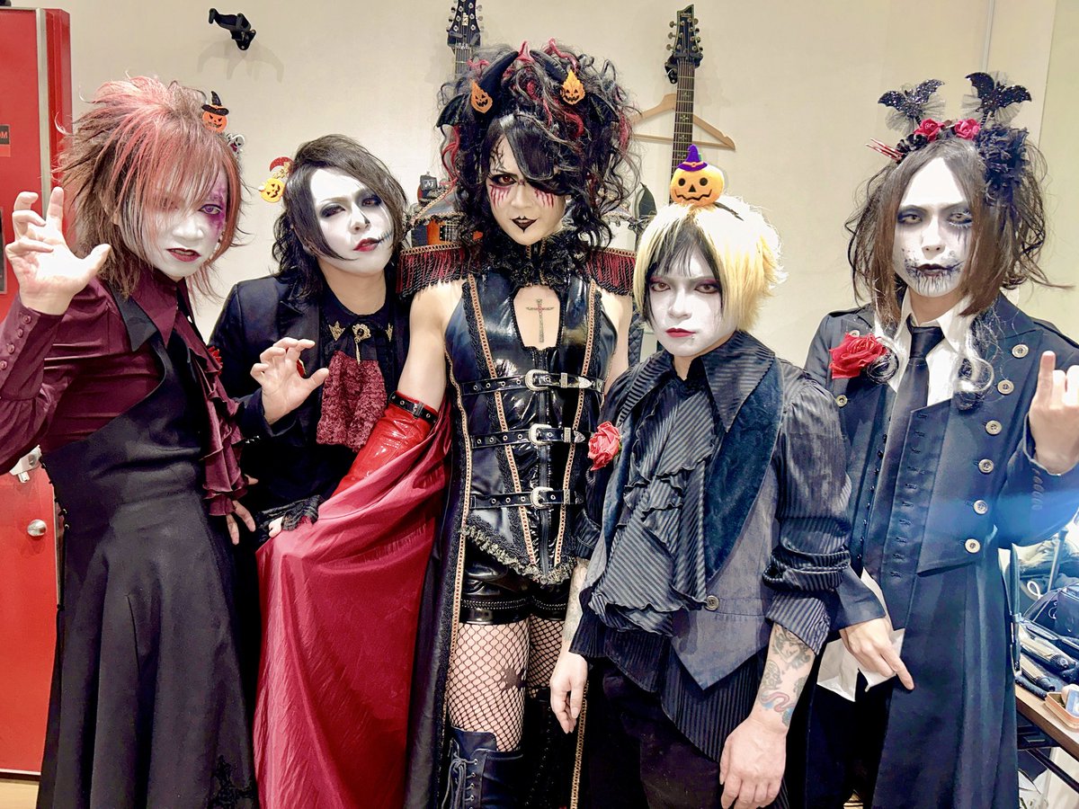昨夜は生誕祭主催ご苦ろーず様ψ(｀∇川)ψ

来てくれた皆、出演してくれた皆、お手伝いしてくれた皆、沢山お祝いしてくれてありがとう☺️✨

おかげさまで今年も良い誕生日当日を過ごす事が出来たぞい😆

バックステージでもステージ出た時も全部アットホームな雰囲気で嬉しかったー🫶