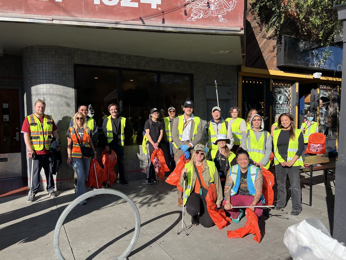 RefuseRefuseSF's tweet image. Kicking off the weekend in San Francisco at the Clement Street Happy Hour Cleanup!

50 strong thanks to regular volunteers, first timers, and Canvas Church who helps out every year for their Love Week community service.

A buffet of 32 cleanups this weekend to choose from!