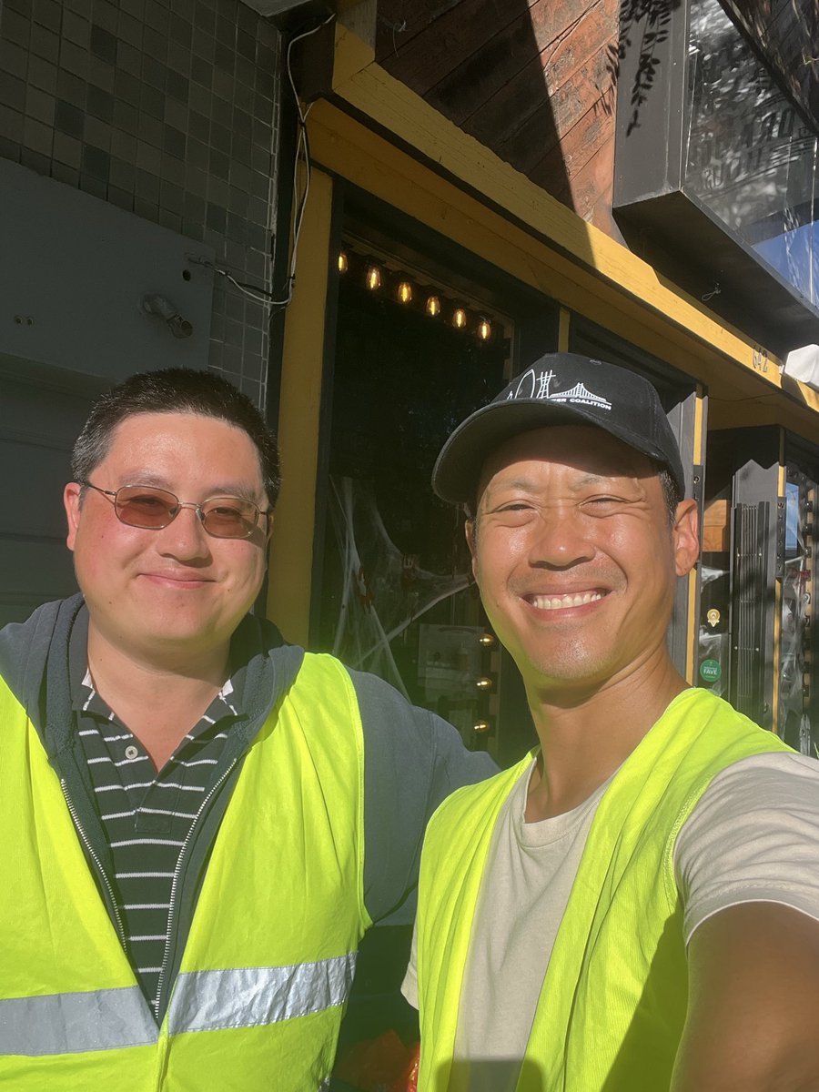 RefuseRefuseSF's tweet image. Kicking off the weekend in San Francisco at the Clement Street Happy Hour Cleanup!

50 strong thanks to regular volunteers, first timers, and Canvas Church who helps out every year for their Love Week community service.

A buffet of 32 cleanups this weekend to choose from!