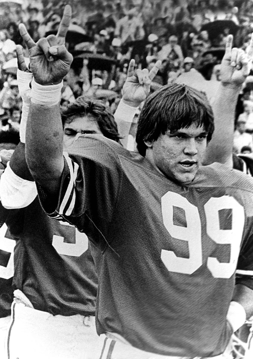 chrisgb002000's tweet image. Happy Birthday to the late #LegendaryLifetimeLonghorn Steve McMichael #RIPSteveMcMichael #RIPMongo #HookEmInHeaven 🙏🏻🤘🏻