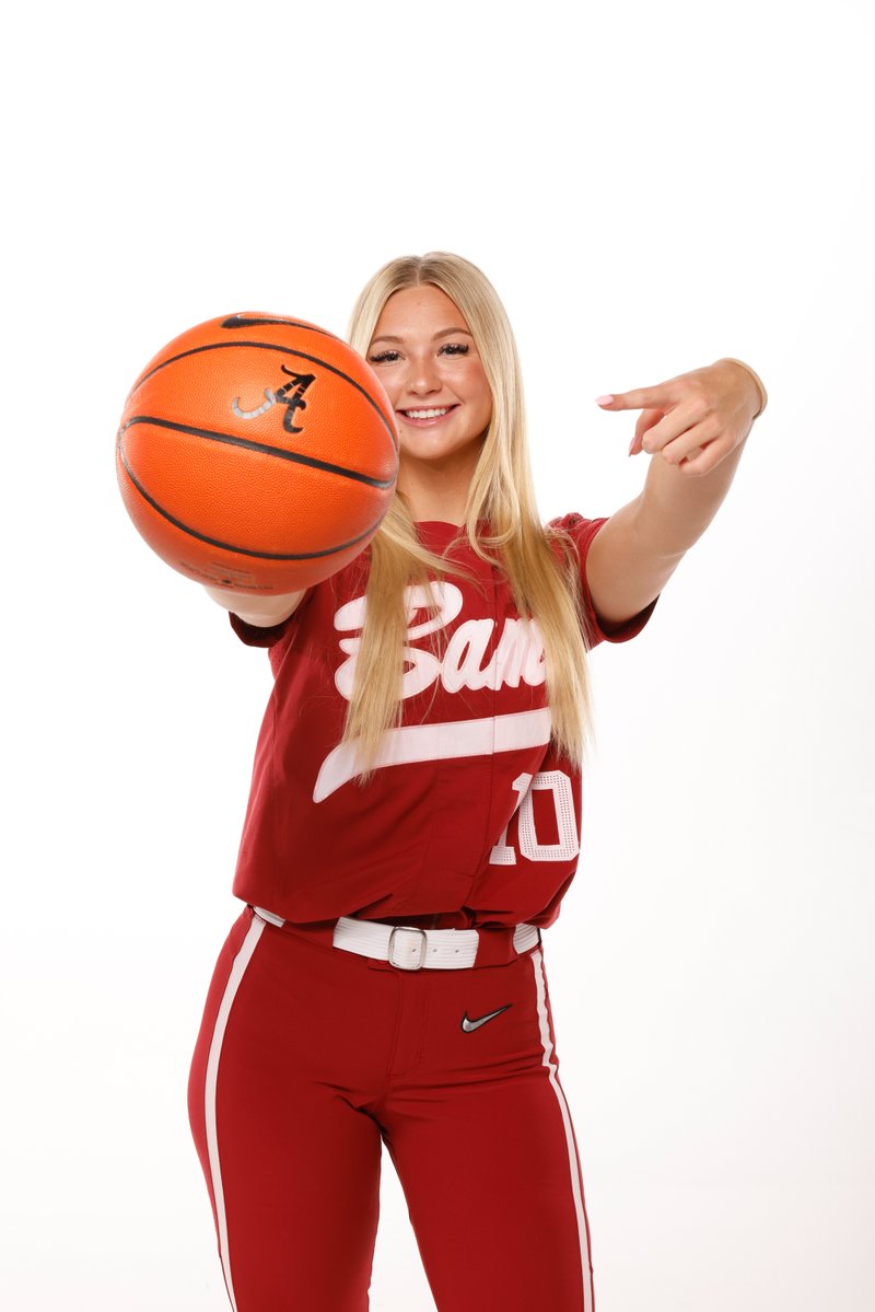 D1Softball's tweet image. “When we recruited her, she could have played softball, volleyball, or basketball in college.”

Patrick Murphy on @AlabamaSB senior Abby Duchscherer, who will play basketball at North Dakota after finishing her softball career with the Crimson Tide.

🔗 d1sb.co/4hfRHMJ