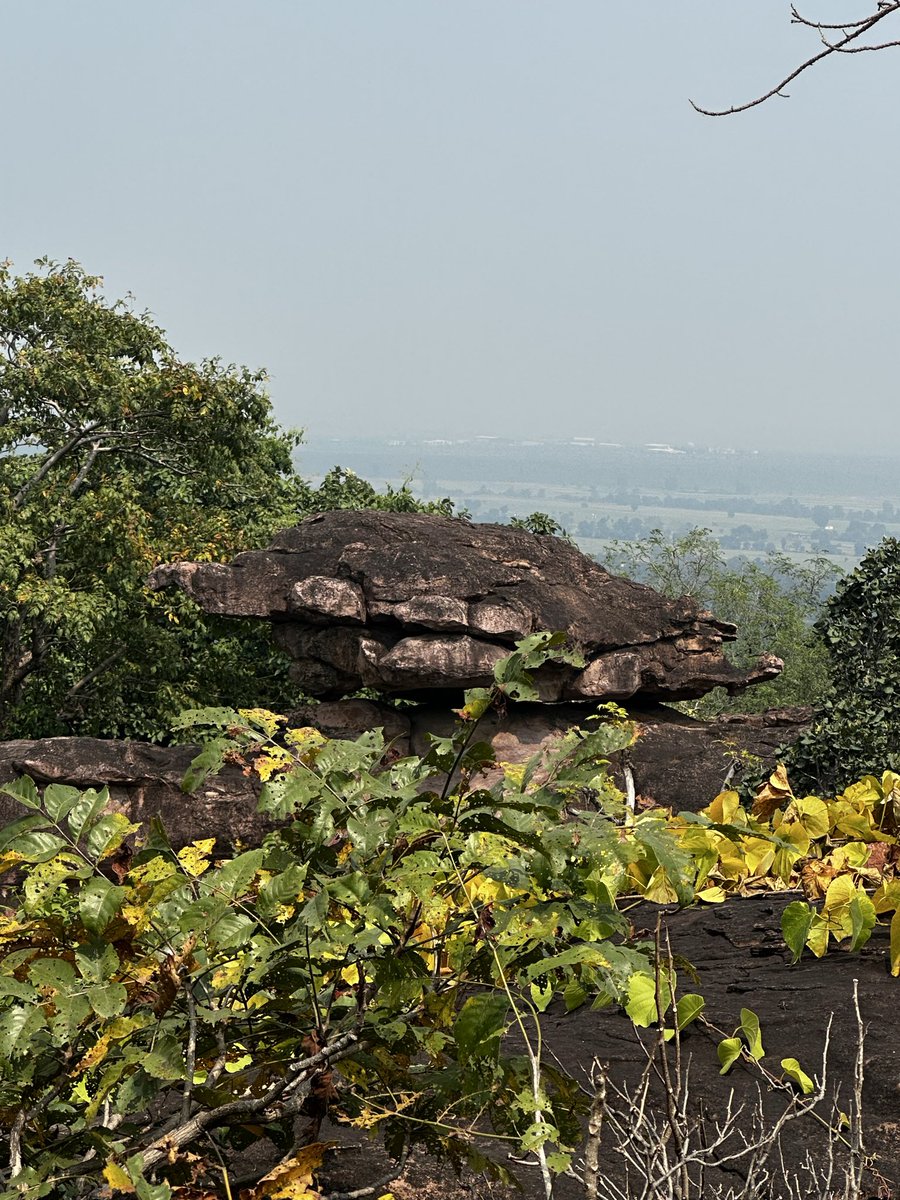 DrShaileshNaya1's tweet image. Visited Bhimbetka, near Bhopal, a world heritage site, rock shelters with pre-historic paintings. Some of them are 30,000 years old, describes early life of human being, continuity of human evolution & developments of tools. It needs better protection and preservation.