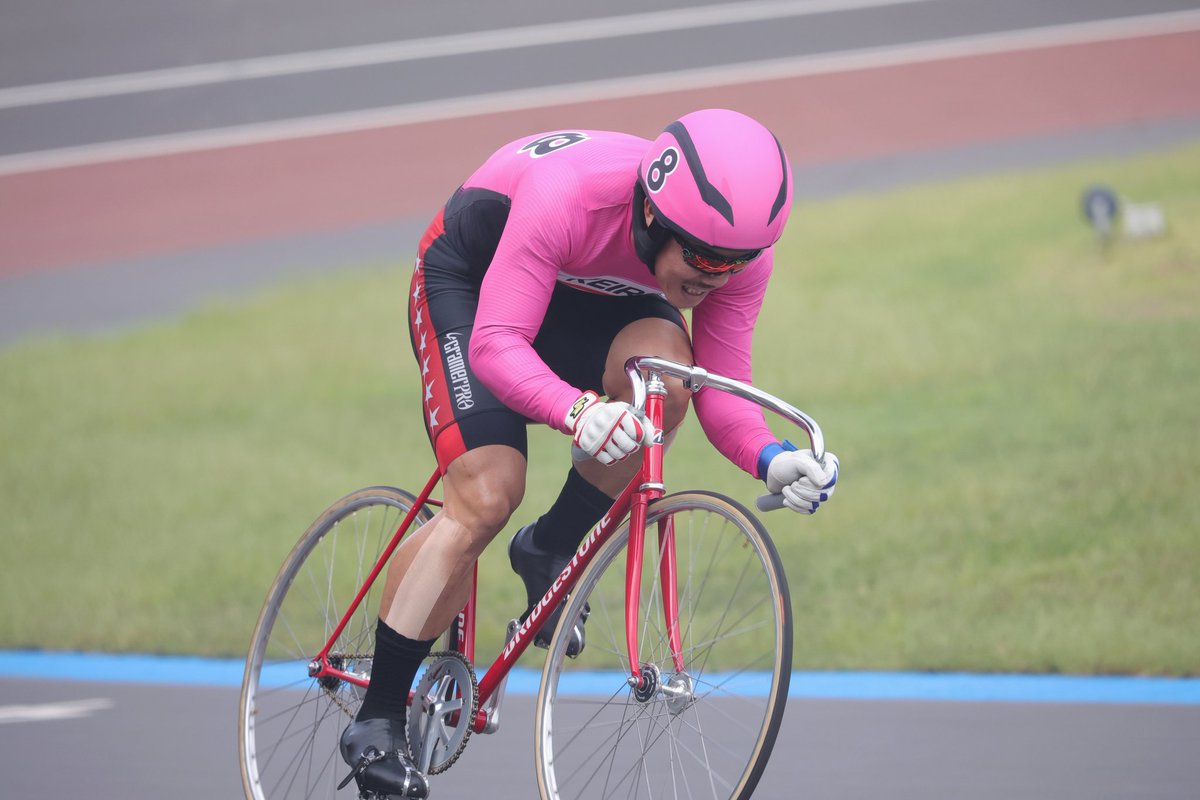 ギャオースーーー📣

#豊橋競輪
#2日目
#愛知
#地元
#ギャオス
#内藤久文 選手