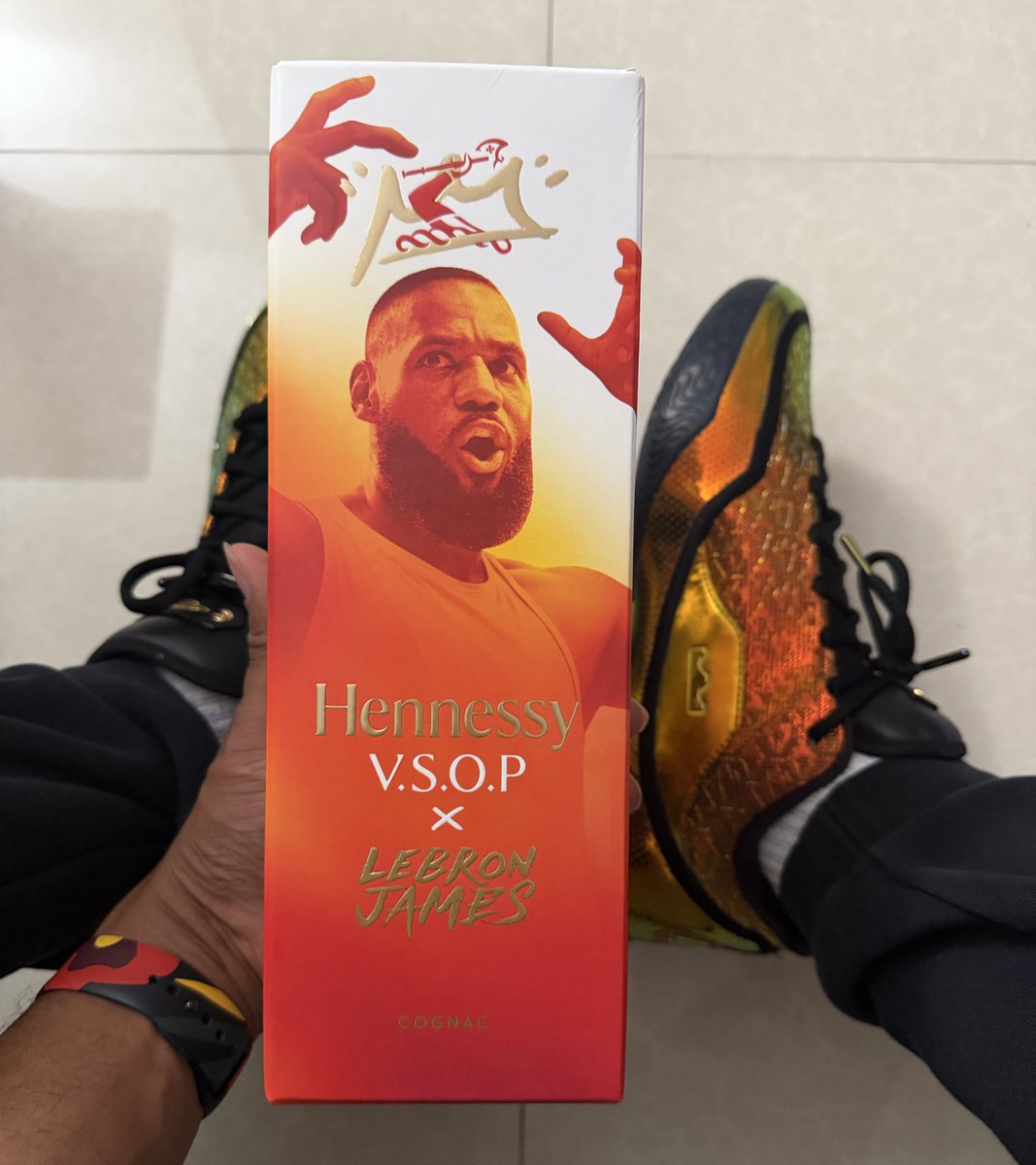 KarateKickz23's tweet photo. LeBron Henny VSOP 👑🥃 #TheSecondDecision https://t.co/TOo4K7HRQe