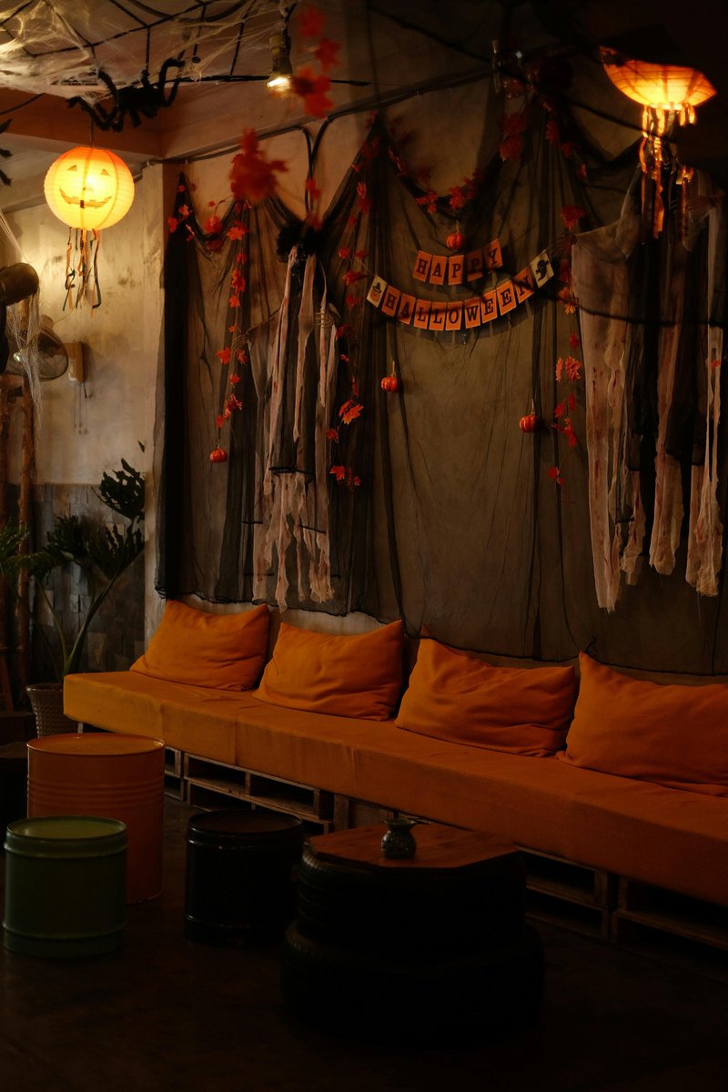 homeprodecor3's tweet image. 👻🎃 Party meets spooky!
Transform your living room into a Halloween blast with lights, pumpkins &amp;amp; festive fun 🕸️🪩
👉 homeprodecor.com
#HalloweenParty #SpookySeason #HomeProDecor