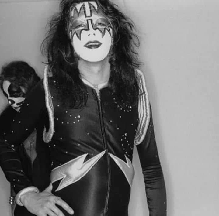 Bri_Strutter's tweet photo. Thank you for leaving Jendell and calling earth home, even if it was only for a little while⚡️❤️ #AceFrehley #RipItOut https://t.co/mA5bC1qjSK