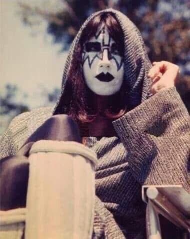 Bri_Strutter's tweet photo. Thank you for leaving Jendell and calling earth home, even if it was only for a little while⚡️❤️ #AceFrehley #RipItOut https://t.co/mA5bC1qjSK