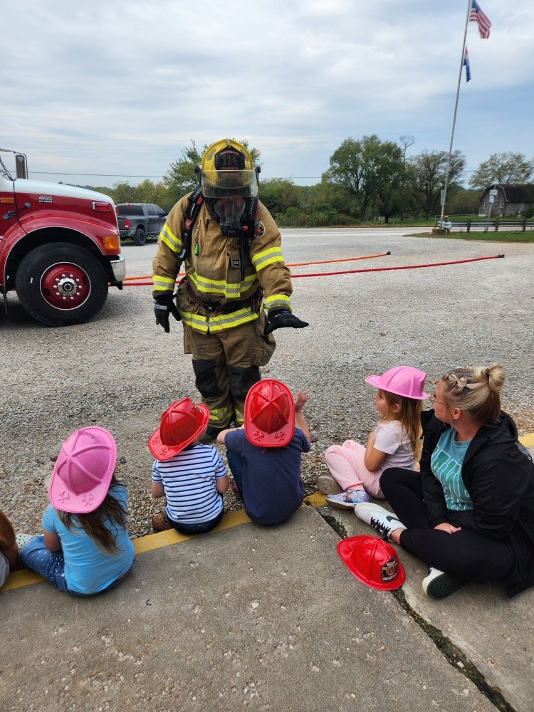 WarsawSchoolDis's tweet image. South Elementary students had a special visit from our local fire department this week. 🚒🔥
Thank you to our firefighters for taking the time to teach students about fire safety in such a fun and engaging way!
#WildcatTradition #LearningFun
