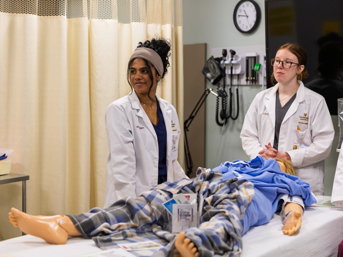 ValpoU's tweet image. Last week was #PAWeek – and @valpoconhp knows how to celebrate 🎉 Physician assistants (PA)s are advanced healthcare providers who are essential to increasing community access to healthcare. 

Learn about how you can step into this vital role at Valpo at valpo.edu/programs/healt….