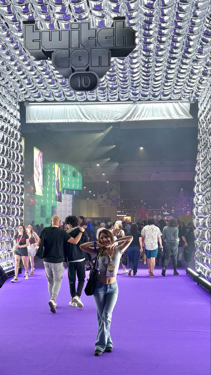 LillyLegends's tweet photo. day 1 of twitch con complete! 💜 https://t.co/lHPVWUXw5p