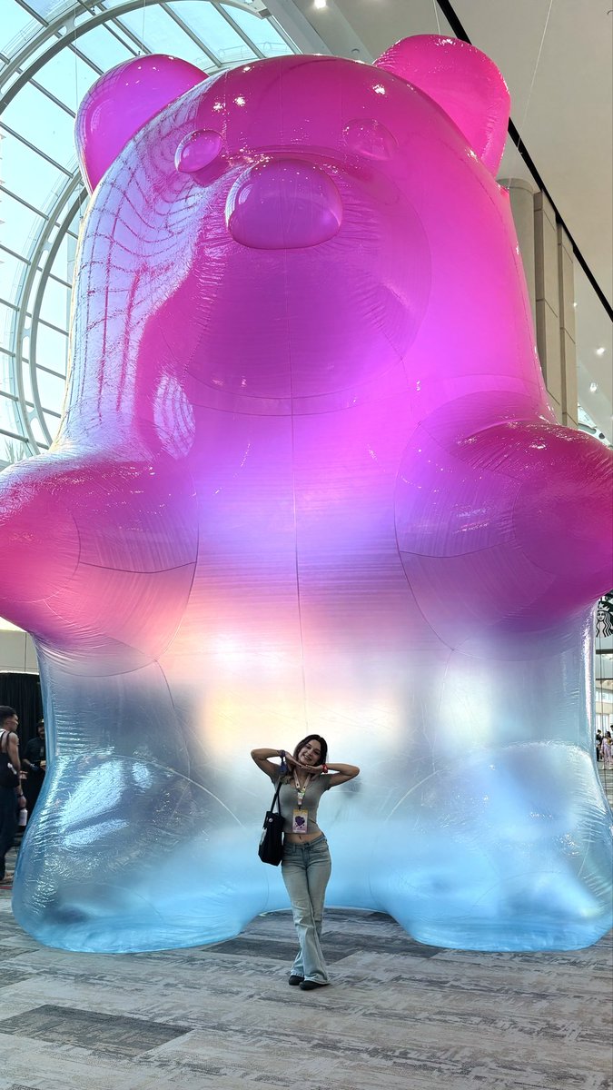 LillyLegends's tweet photo. day 1 of twitch con complete! 💜 https://t.co/lHPVWUXw5p