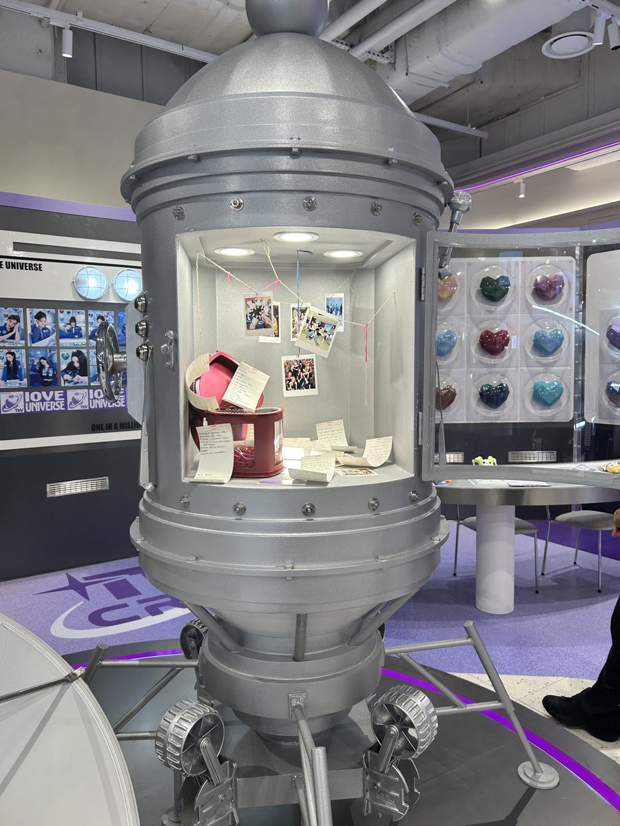 twice_baymax's tweet photo. 10주년😶

#트와이스 #TWICE
#TWICE_10TH_ANNIVERSARY
#10VE_UNIVERSE_POPUP
#FANS_SHOP #팬즈샵 https://t.co/7yov1BYWay