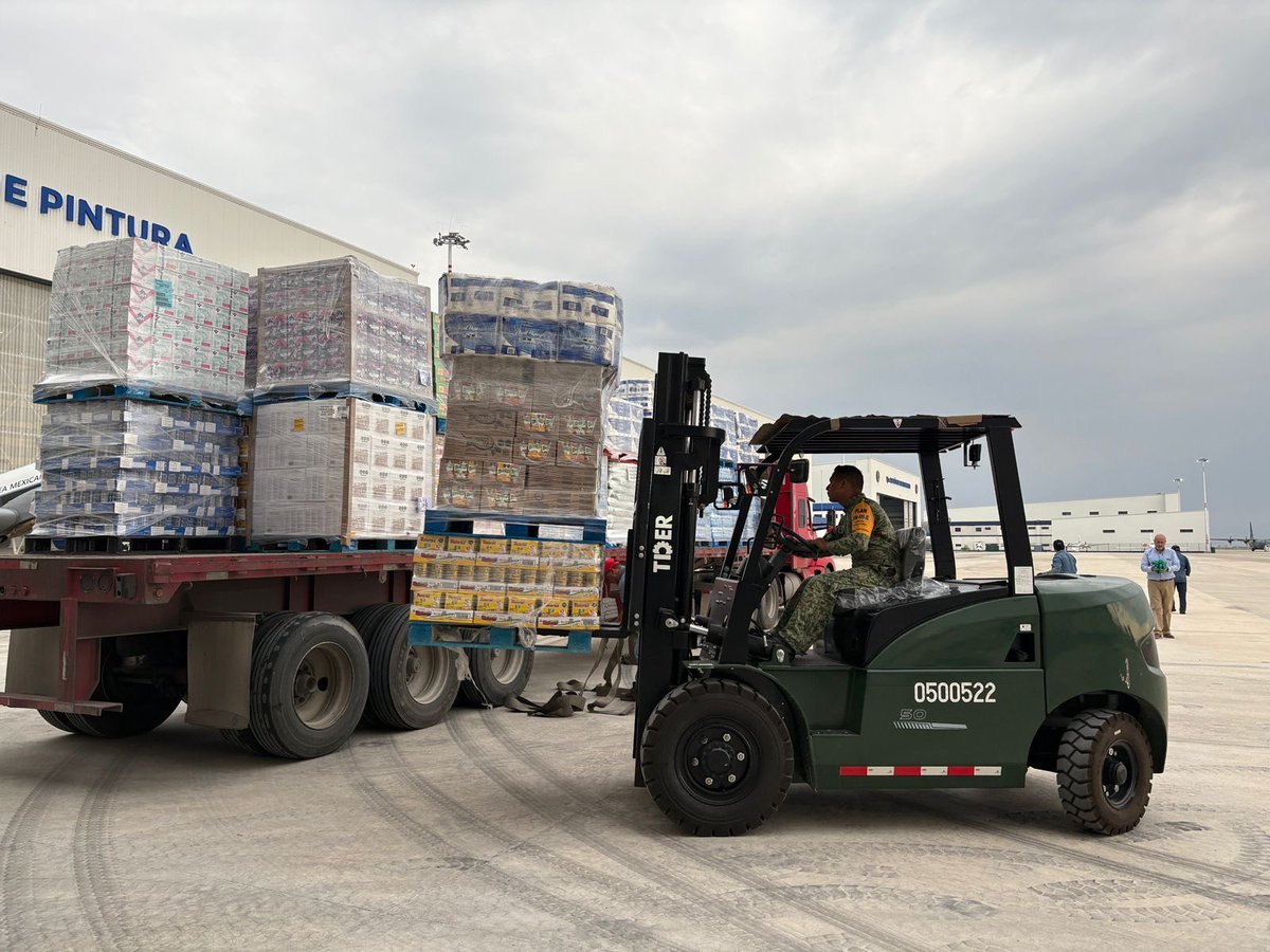 robertoah's tweet image. En una muestra de solidaridad @RASSINIauto entregó hoy 30 toneladas de ayuda para las personas damnificadas por las recientes lluvias que azotaron el estado de Puebla y Veracruz,  en el Centro de Acopio del @aifaaero #Solidaridad #lluviasatipicas #DN3