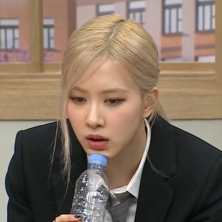 G0LDRSHX's tweet image. ╱  NO FUCKIN WAY