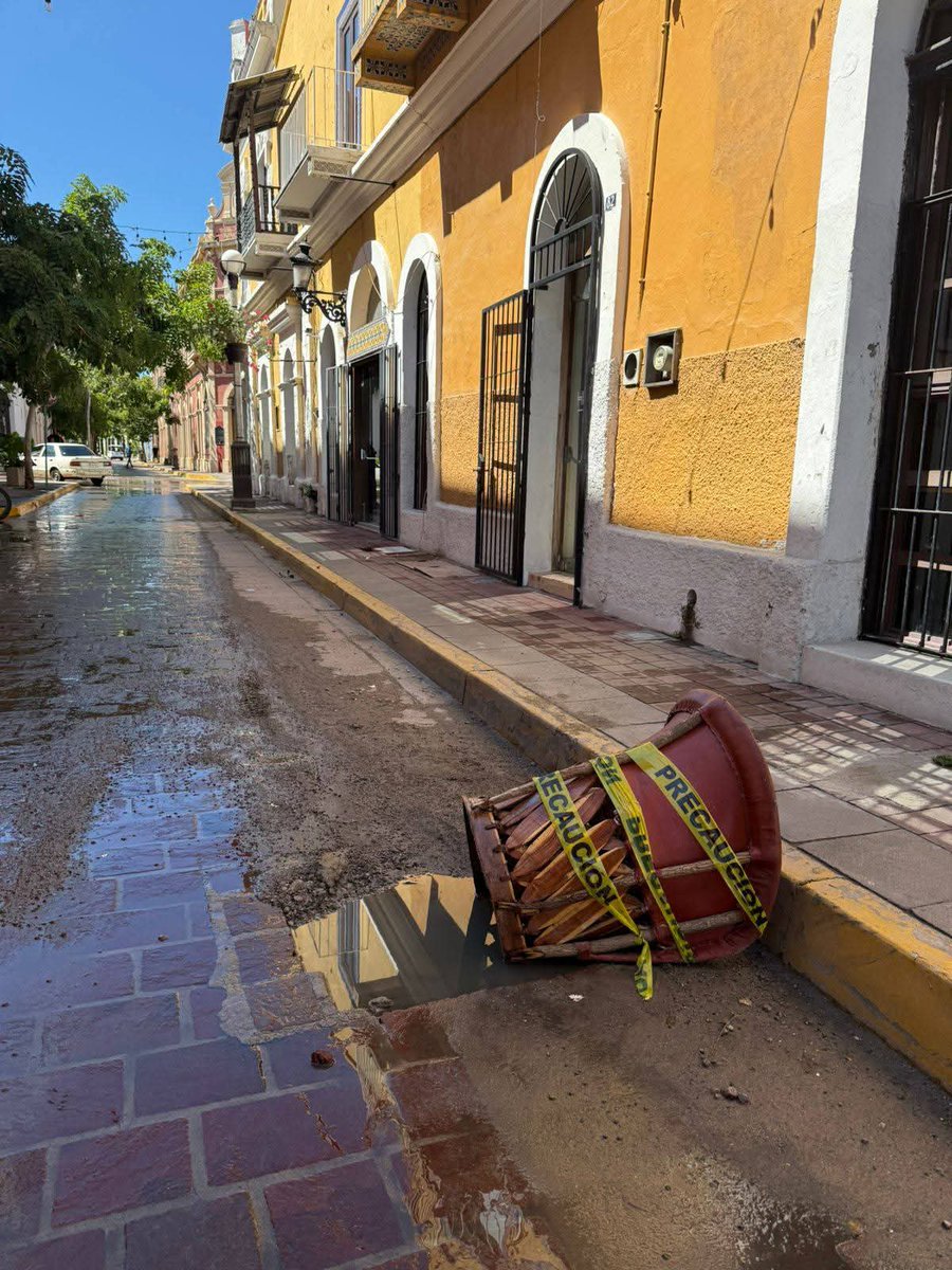 JLuisArreola9's tweet photo. ¡¡Dueles Mazatlán!! Centro Histórico. @JUMAPAM #NoSirve #Bn https://t.co/5bJLoQjc2z