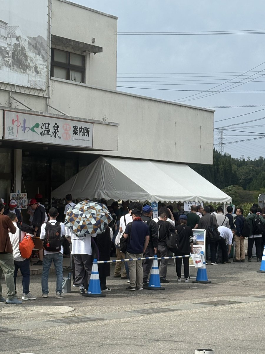 【お知らせ】11時より「ゆわく温泉いろは館」にて「第13回湯涌ぼんぼり祭り記念グッズ」の販売を開始致します。湯涌ぼんぼり祭りならではの地域の逸品がご用意されておりますので、本日の記念に是非お求めください。