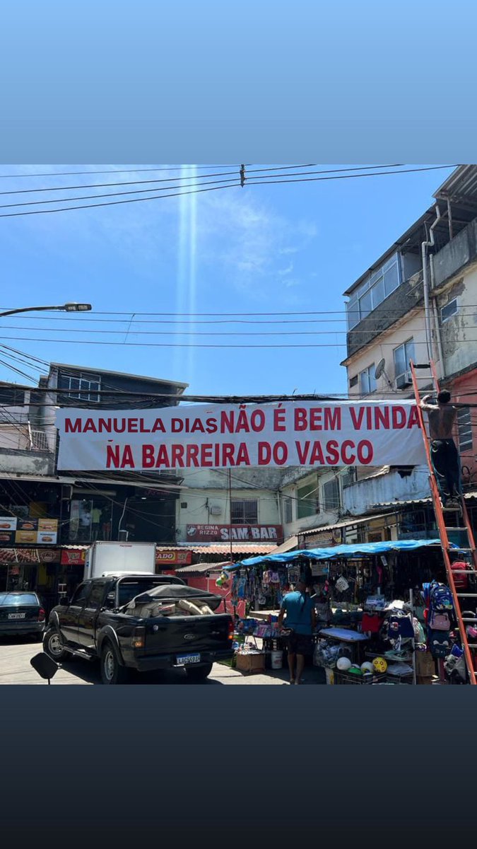 reversemilla's tweet image. Meu Deus custava gravar 5 min a mais para na deixar tudo tao solto?
Odete foi para o saco com o celular? E a Consuelo? Ela estava usando colete? A arma era velha, por isso n matou?