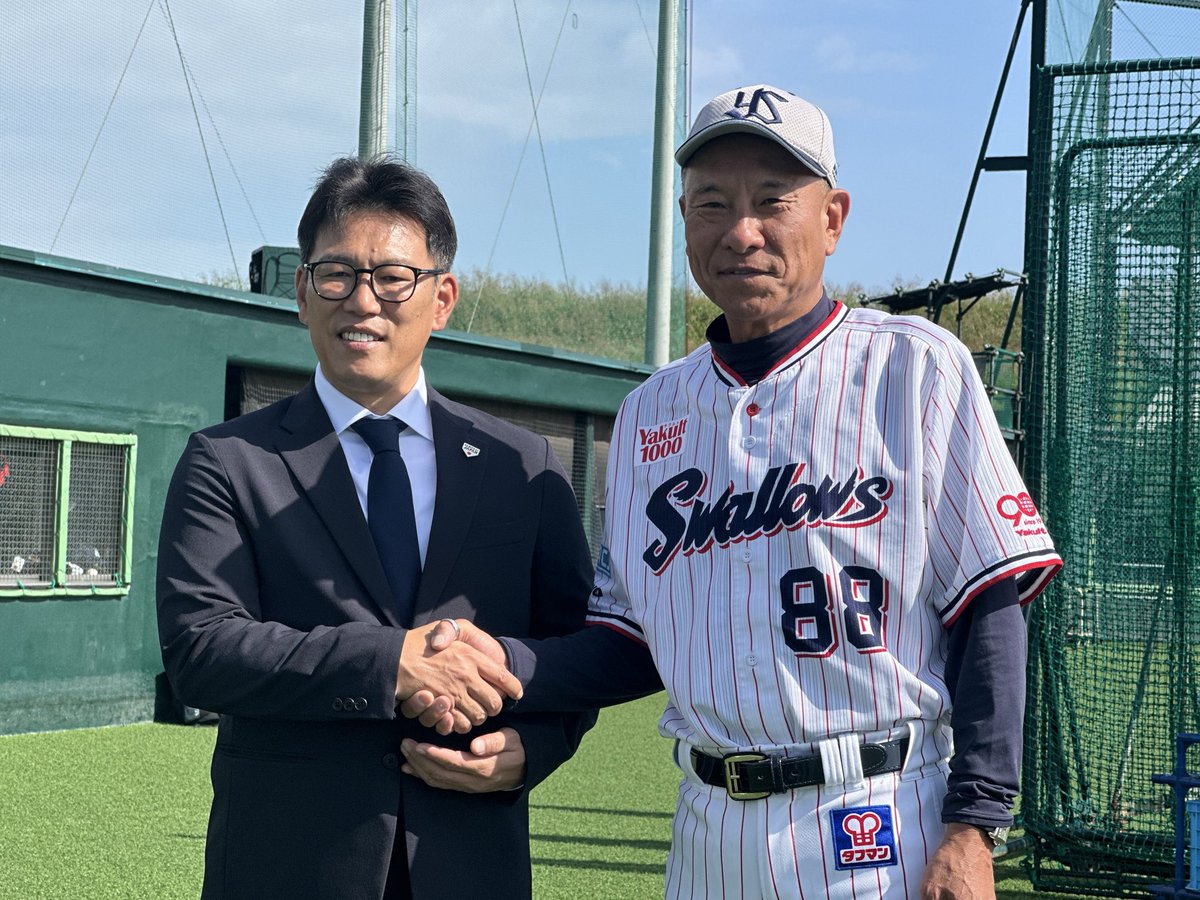 ヤクルトスワローズ公式グランドコート DESCENTE製 正規品 池山隆寛