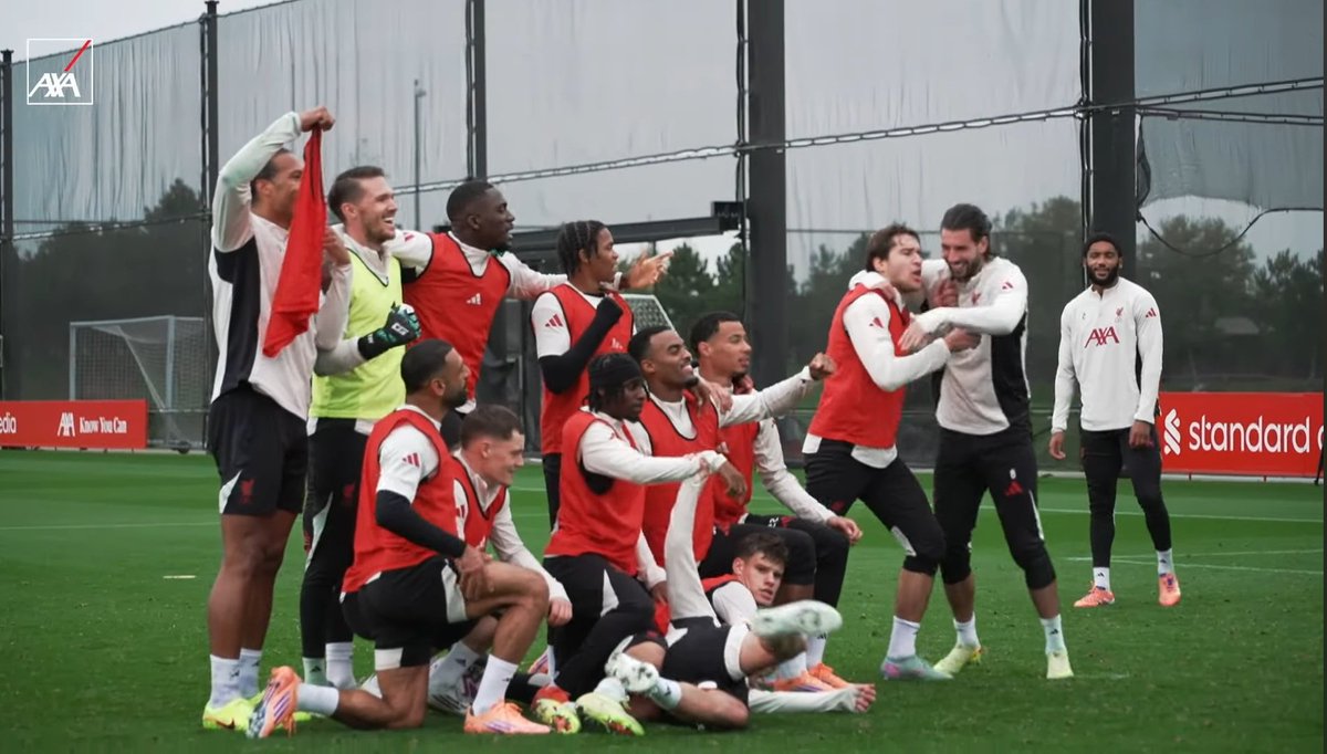 thejurgenholic's tweet image. Ternyata Van Dijk, Mac Allister &amp;amp; Szoboszlai tim lain, cuma ikutan foto doangg 😭😭