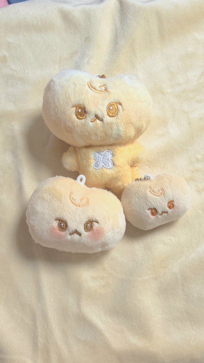 새벽에 삘 받아서 만듬..
스트레스볼 이정도 사이즈 려나...
사이즈는 궁빵이 텍에 밎춰서 생각보다 크게 나옴😅
기존에 만든 궁빵이 미니미보단 모양 괜찮은듯..🤭