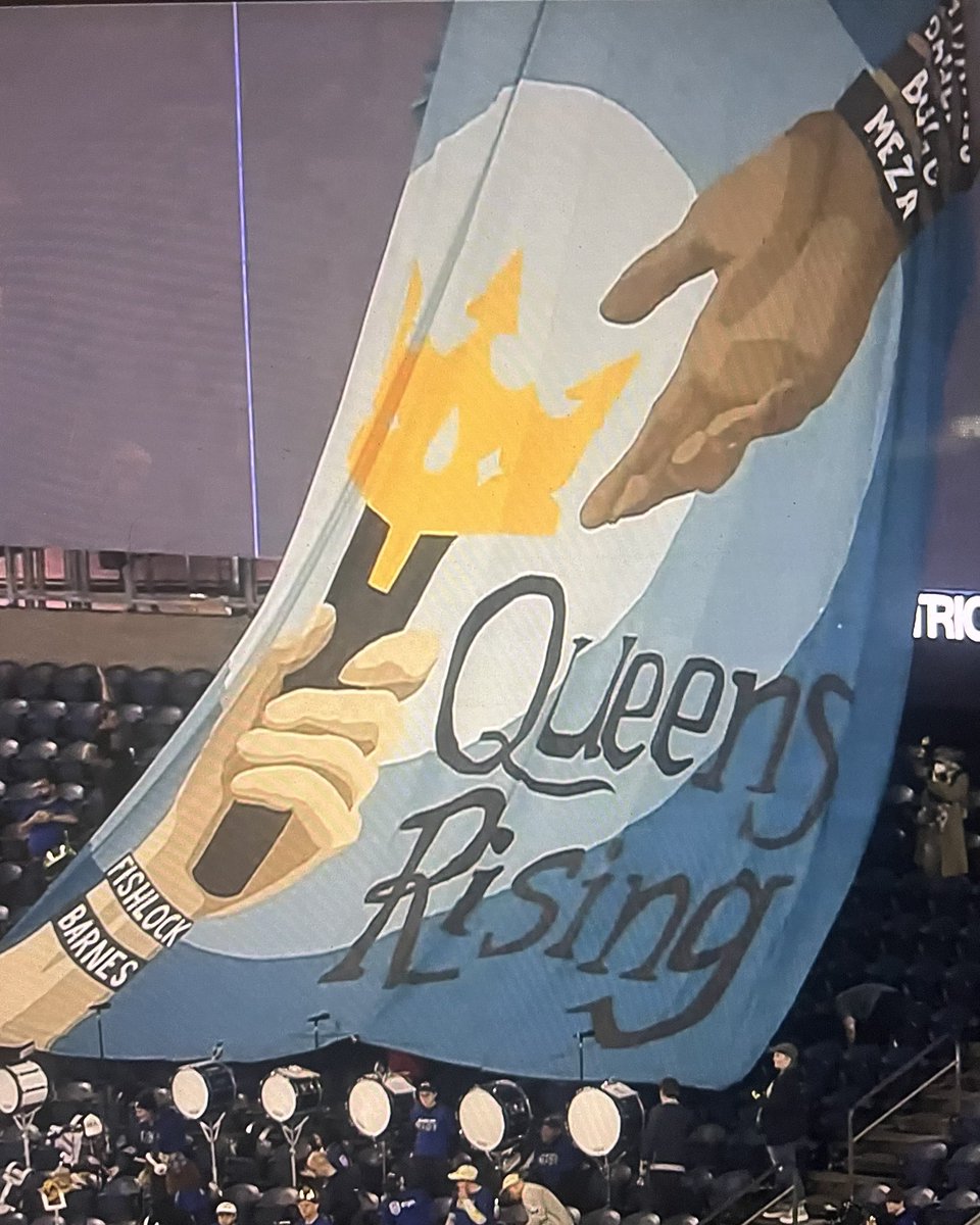 This tifo honoring Seattle legends Lu Barnes and Jess Fishlock 🥹 The passing of the torch 👑