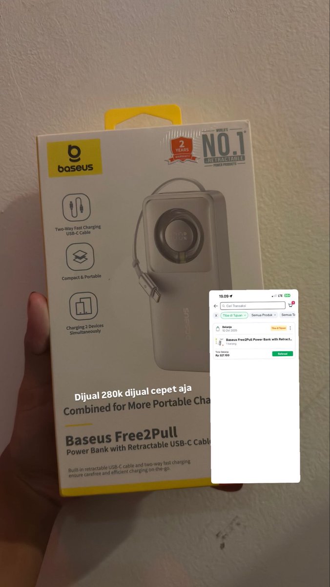 Pyuddingz's tweet image. Want to sell powerbank 10000mah type c kabel bawaan plus input/output type c only, 10000mah 20w baru di buka cuma buat video unboxing paket sisanya masih mulus banget dan aman, sama sekali belum pernah di pake. Kalo minat bisa dm ya manteman^^