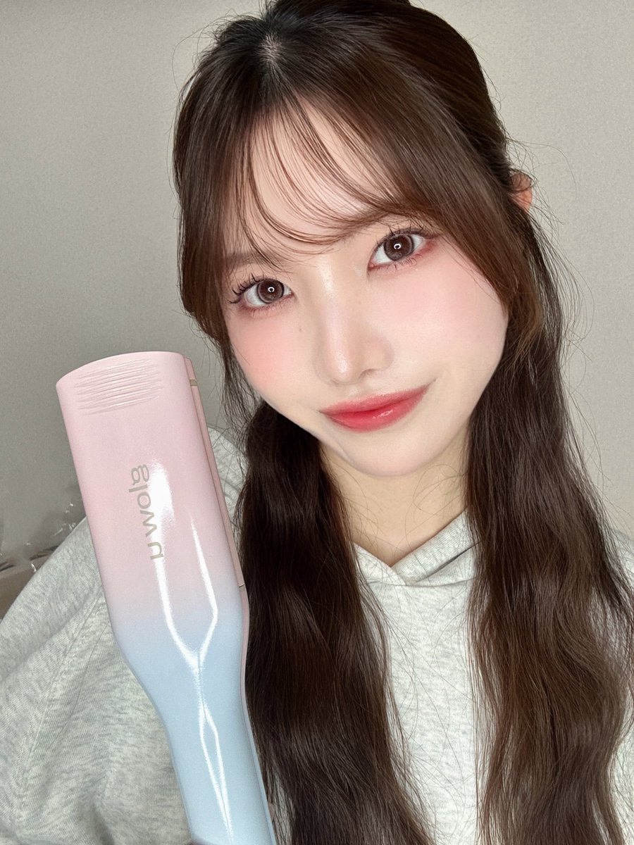naxip__'s tweet photo. glowuのウェーブアイロンで、ハーフアップにしてみた💓
秋だから帽子かぶったり、カチューシャしても可愛いかも🍁🎀
#glowu
#PR
#glowuアンバサダー
#ウェーブヘア
＃ヘアアレンジ https://t.co/dUby5coFQ1