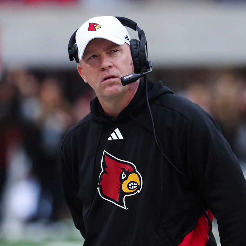 Jeff Brohm is the KING of Upsets in College Football 🐐

2025 - W @ #2 Miami (24-21)
2024 - W vs. #11 Clemson (33-21)
2023 - W vs. #10 Notre Dame (33-20)
2021 - W vs. #3 Michigan State (40-29)
2021 - W vs. #2 Iowa (24-7)
2018 - W vs. #2 Ohio State (49-20)