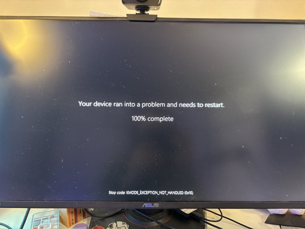 hyperpsykick's tweet image. Ignore my dirty monitors 

@MarvelRivals your game shouldn’t cause my entire PC to crash consistently. What a garbage pathetic excuse for a company