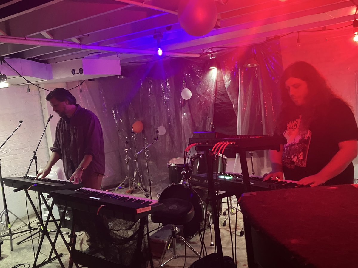 Real basement synth vibes at the GLDS pre-show (ft. <a href="/ronofjosenthal/">jon 💀</a> )