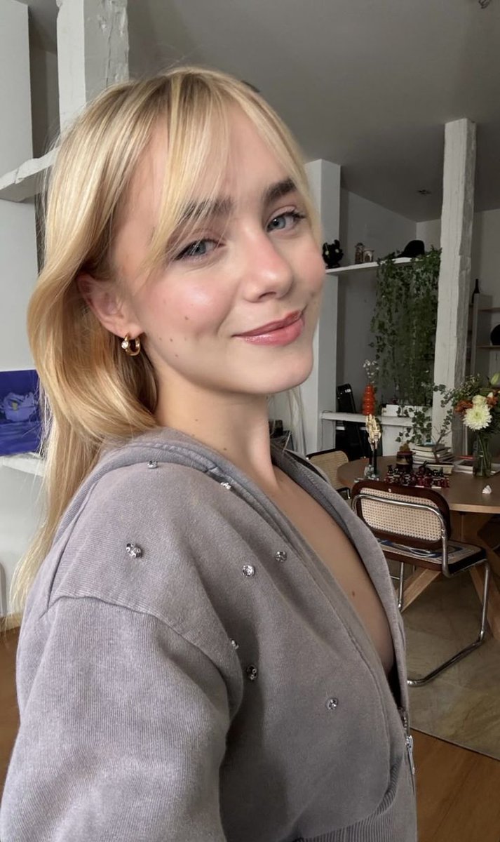 la de perfil porque me veo linda 🩷