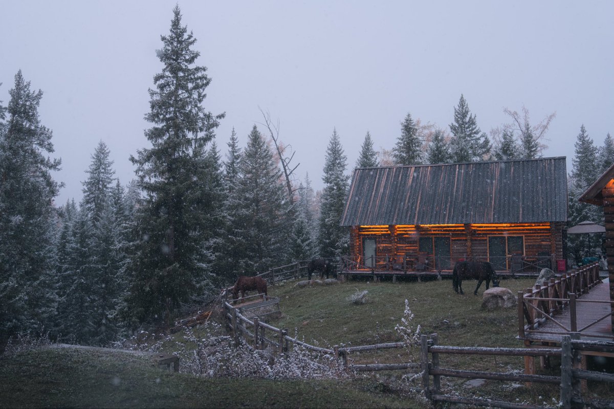 如果不是赶在国庆集中苦难式旅游，那这趟新疆会变得更好玩。很羡慕做生意的朋友，可以错峰出行。