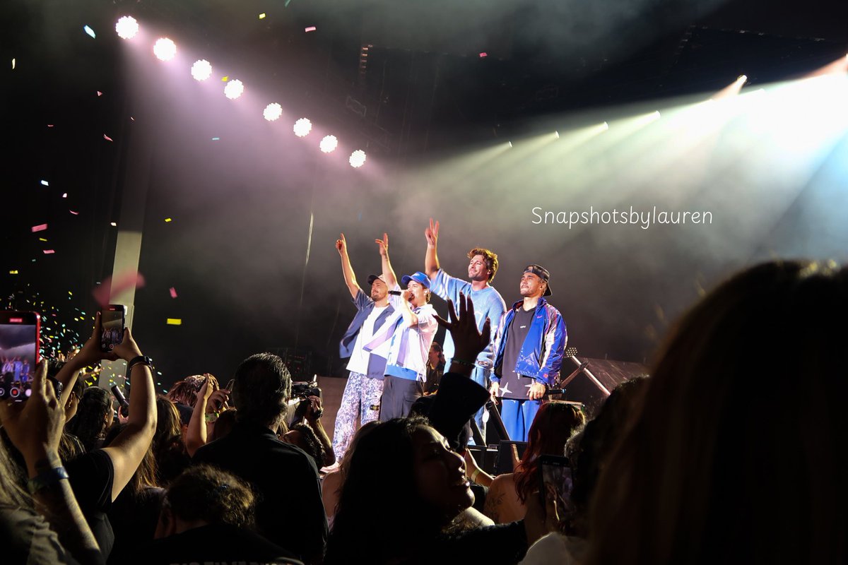 Big Time Rush || @ Toyota Pavilion Concord

08 • 27 • 25 

#bigtimerush #btr #bigtimerushinreallifetour #toyotapavilion #concerts #snapshotsbylauren #concertphotography #lightroomphotography #cannong7xmarkii #concertphotographer #pointandshoot #livemusicphotographer