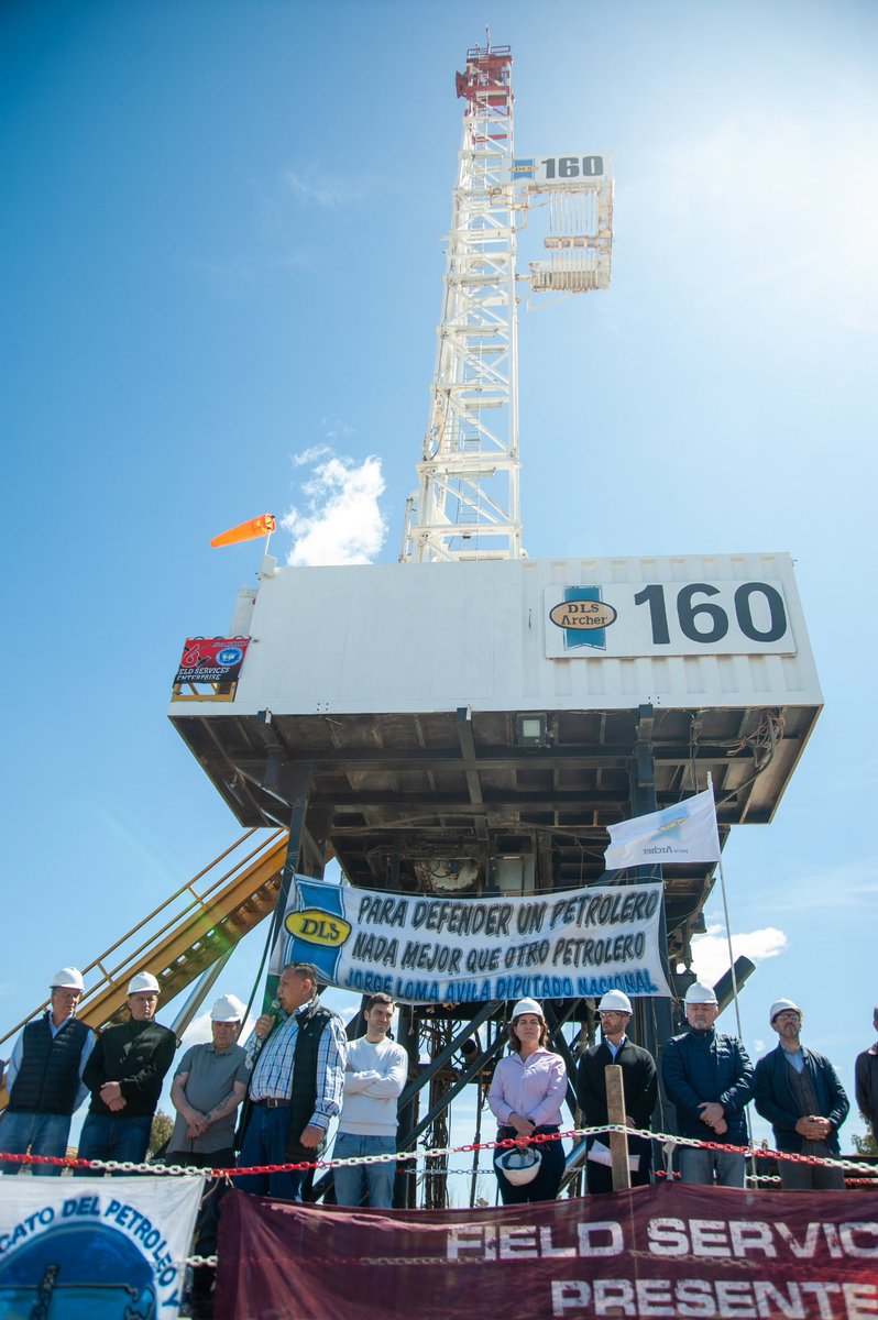 Comienza una nueva oportunidad productiva en la provincia.

Hoy acompañamos un hecho histórico para Chubut: el inicio de la perforación del primer pozo del programa piloto no convencional y el plan de recuperación terciaria en Cerro Dragón.

La apuesta por reconvertir una cuenca