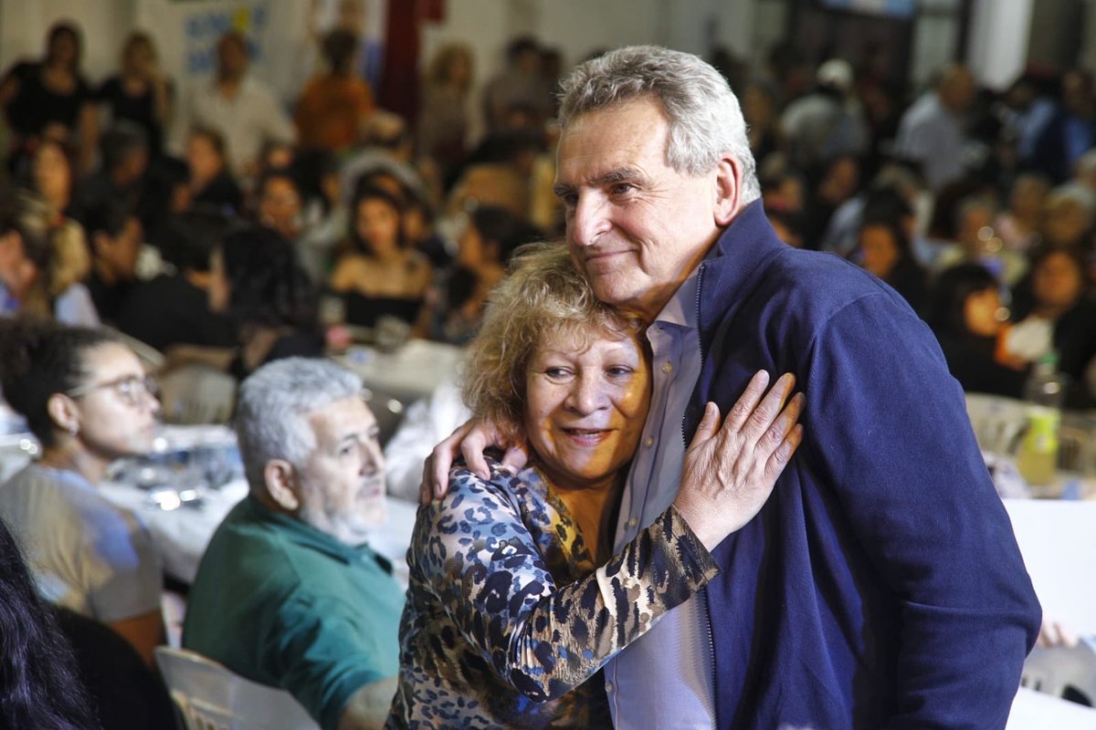 El justicialismo 
es la causa del pueblo❤️🇦🇷

Esta noche nos reunimos en la ciudad de Santa Fe para celebrar el Día de la Lealtad y los 80 años de vigencia de nuestro movimiento. En la militancia siempre hay encuentro! ✌️