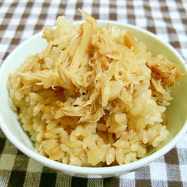 k30854's tweet image. めずらしいヤマブシタケ🍄‍🟫傘のない珍しいキノコで中国では天然物は高級食材として扱われます😊認知症の改善、抗腫瘍作用等他の食材にない効能があるので気になる方は摂取しましょう🤙味もエリンギとしめじに近く程よい食感もあって美味しいです✨
#ヤマブシタケ
#料理好きな人と繋がりたい
#健康食