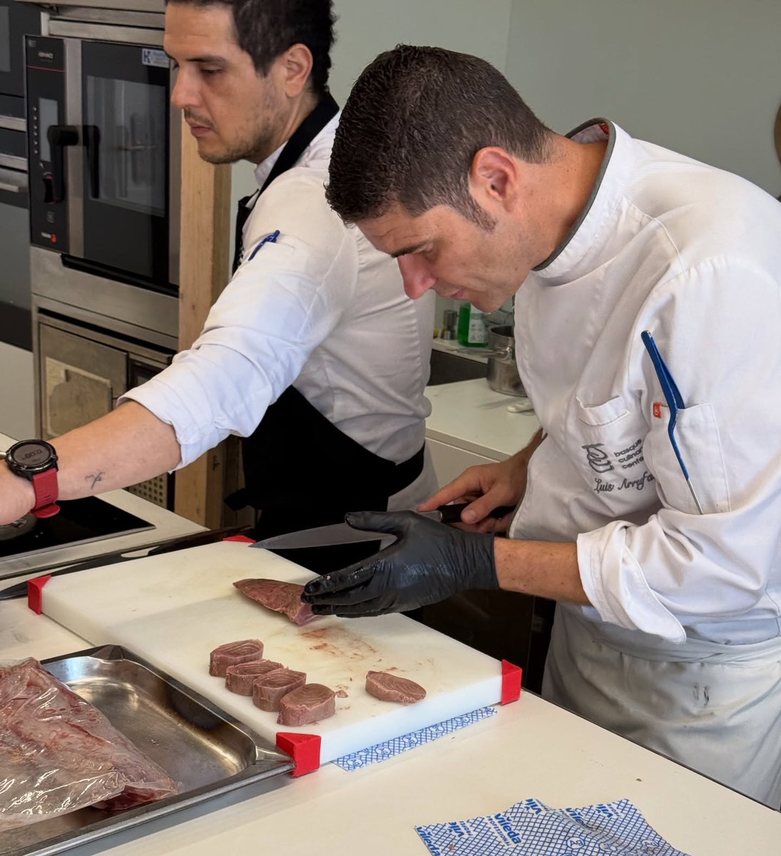 Estudiar Gastronomía en la UFM va mucho más allá de las clases🌍 
Nuestros estudiantes tienen la oportunidad de vivir experiencias internacionales que transforman su forma de aprender, de crear y de entender la cocina.
Conoce más bit.ly/4d9i0AM
#gastronomiaufm #soyufm