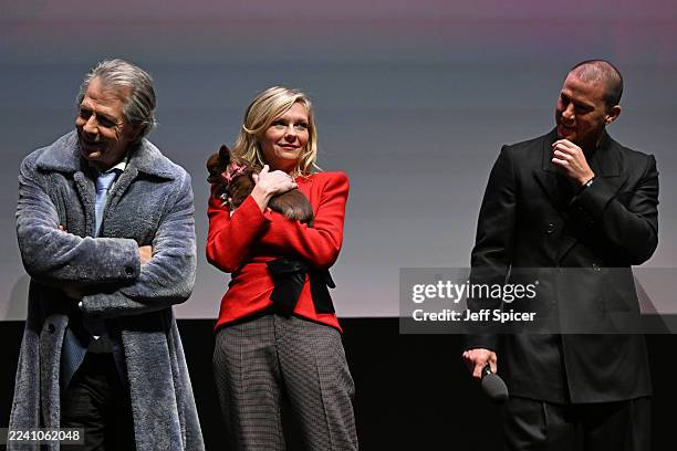 Dunst_fas's tweet photo. 'Roofman' Premiere, The 69th BFI London Film Festival,  Londres - 14/10/25

Dentro do teatro, eles conversaram sobre o filme. https://t.co/yeLbfin5nT